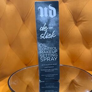 Urban Decay De-Slick Oil Control Makeup Setting Spray - Black